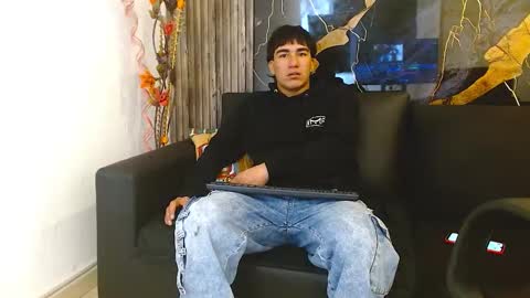 tommy160920 online show from December 1, 2025, 12:54 pm