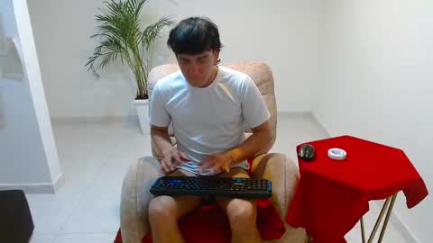 tommy160920 online show from December 4, 2025, 2:26 pm