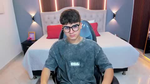 Snapshot of tommy18__ chatting on May 5, 2026, 3:36 am Tommy online show from May 5, 2026, 3:36 am