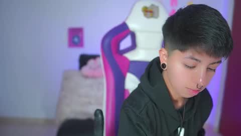 Blue  online show from September 19, 2025, 12:39 pm