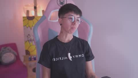 Blue  online show from November 27, 2025, 7:05 pm