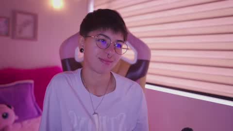 Blue  online show from April 21, 2026, 12:33 pm