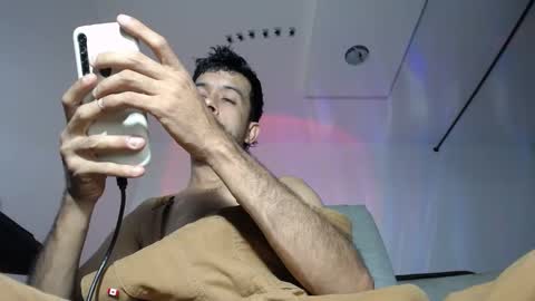   Thomas    online show from February 19, 2025, 11:25 pm