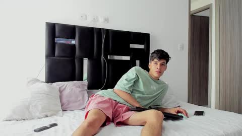 Snapshot of tommy_carlos chatting on January 20, 2025, 2:25 pm online show from January 20, 2025, 2:25 pm