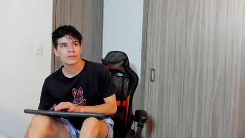 Snapshot of tommy_carlos chatting on February 13, 2025, 12:46 am online show from February 13, 2025, 12:46 am