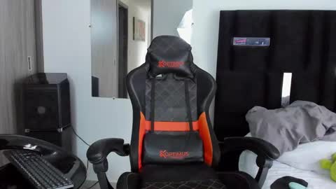 Snapshot of tommy_carlos chatting on February 13, 2025, 4:07 pm online show from February 13, 2025, 4:07 pm