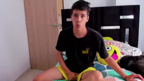 Snapshot of tommy_carlos chatting on September 8, 2025, 4:28 pm online show from September 8, 2025, 4:28 pm