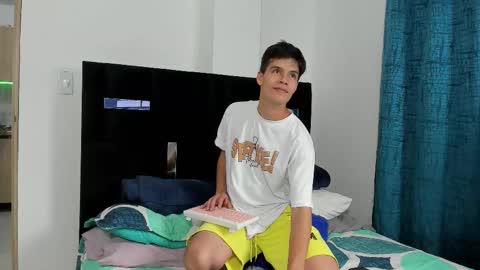 Snapshot of tommy_carlos chatting on October 4, 2025, 8:12 am online show from October 4, 2025, 8:12 am