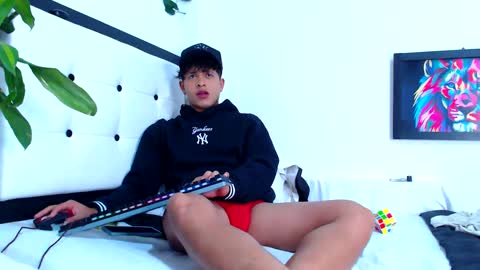 Snapshot of tommy_hotguy chatting on March 11, 2025, 9:48 pm tommy online show from March 11, 2025, 9:48 pm