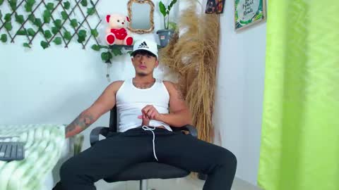 Snapshot of tommy_hotguy chatting on October 2, 2025, 6:37 pm tommy online show from October 2, 2025, 6:37 pm