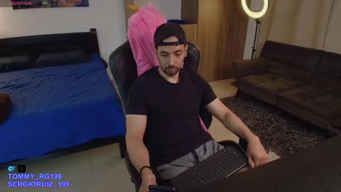 tommy_raym0ndg online show from April 22, 2026, 3:53 am