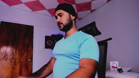 tommy_sccott online show from February 18, 2025, 2:49 am