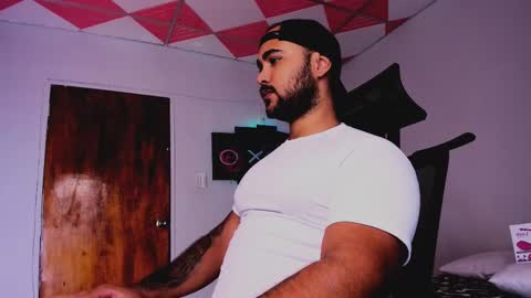 tommy_sccott online show from February 19, 2025, 3:06 am