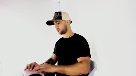 tommy_sccott online show from September 9, 2025, 10:20 pm