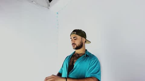 tommy_sccott online show from September 16, 2025, 11:28 pm