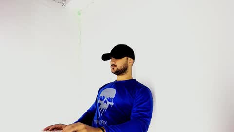 tommy_sccott online show from September 20, 2025, 10:22 pm