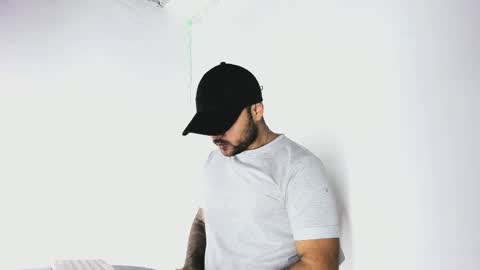 tommy_sccott online show from October 11, 2025, 11:03 pm