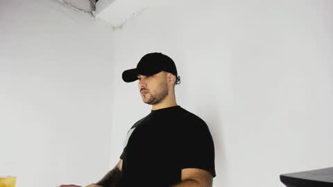 tommy_sccott online show from October 29, 2025, 10:55 pm