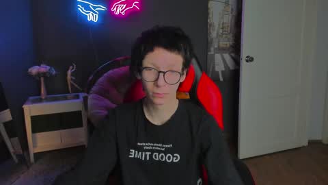 tommy_stars online show from April 22, 2026, 5:32 am