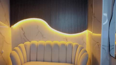 leyla  online show from November 28, 2025, 4:15 am