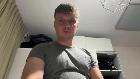 tomsky2703 online show from May 7, 2026, 8:03 pm