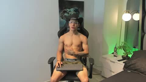 Snapshot of tony_petrov chatting on September 25, 2025, 6:39 am tony_petrov online show from September 25, 2025, 6:39 am