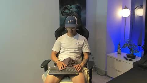 Snapshot of tony_petrov chatting on October 5, 2025, 5:28 am tony_petrov online show from October 5, 2025, 5:28 am