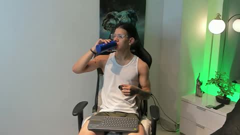 Snapshot of tony_petrov chatting on October 18, 2025, 8:26 am tony_petrov online show from October 18, 2025, 8:26 am