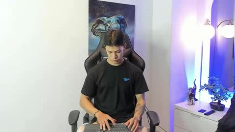 Snapshot of tony_petrov chatting on November 2, 2025, 9:55 am tony_petrov online show from November 2, 2025, 9:55 am