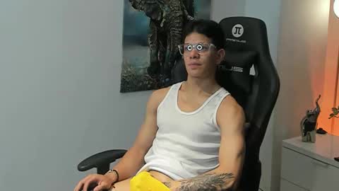 Snapshot of tony_petrov chatting on November 16, 2025, 12:49 am tony_petrov online show from November 16, 2025, 12:49 am