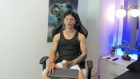 Snapshot of tony_petrov chatting on December 1, 2025, 12:21 pm tony_petrov online show from December 1, 2025, 12:21 pm