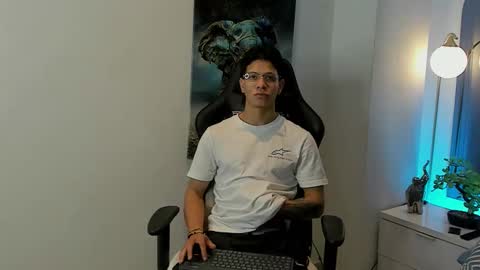 Snapshot of tony_petrov chatting on January 9, 2026, 4:04 am tony_petrov online show from January 9, 2026, 4:04 am