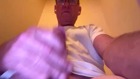 Snapshot of toohip420 chatting on June 6, 2026, 5:39 pm toohip420 online show from June 6, 2026, 5:39 pm