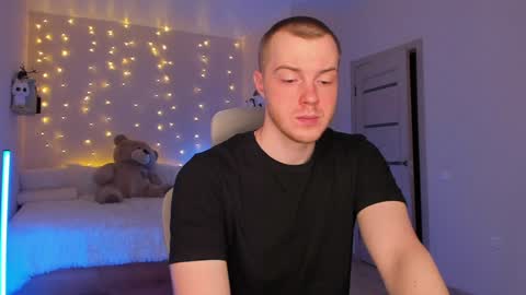 toohornyserj online show from December 8, 2024, 7:54 pm