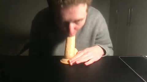 Snapshot of toohottobetrue21 chatting on March 11, 2026, 7:31 pm Max online show from March 11, 2026, 7:31 pm