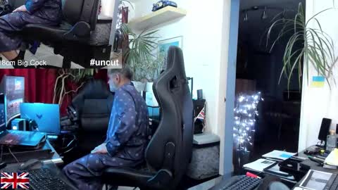 topalphaboss online show from October 18, 2025, 5:32 am