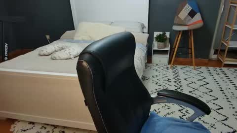 Anda online show from October 3, 2025, 8:17 pm