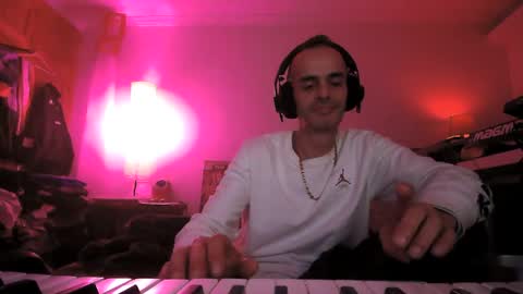 Snapshot of torosko chatting on February 18, 2026, 11:01 pm Torosko online show from February 18, 2026, 11:01 pm