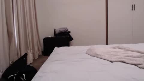 Snapshot of total_aussie_milfs chatting on October 20, 2025, 12:11 am Milly online show from October 20, 2025, 12:11 am