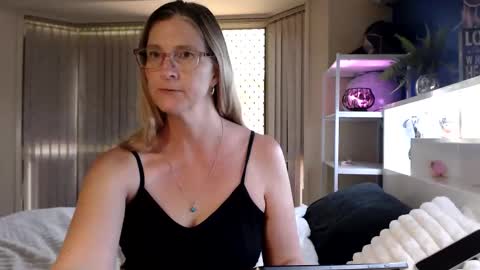 Snapshot of total_aussie_milfs chatting on October 26, 2025, 11:42 pm Milly online show from October 26, 2025, 11:42 pm