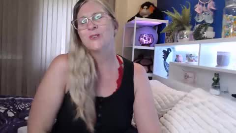 Snapshot of total_aussie_milfs chatting on February 22, 2026, 11:25 pm Milly online show from February 22, 2026, 11:25 pm