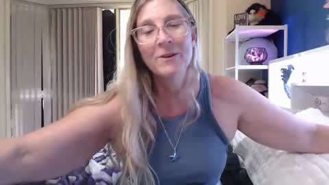 Milly online show from March 17, 2026, 1:54 am