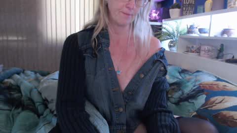 Snapshot of total_aussie_milfs chatting on July 14, 2026, 2:27 am Milly online show from July 14, 2026, 2:27 am