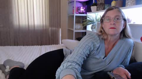 Snapshot of total_aussie_milfs chatting on July 24, 2026, 12:19 am Milly online show from July 24, 2026, 12:19 am