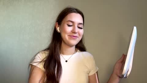 Snapshot of tracievanier chatting on July 2, 2026, 1:17 pm Thea online show from July 2, 2026, 1:17 pm