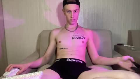 Travis online show from April 25, 2026, 1:52 pm