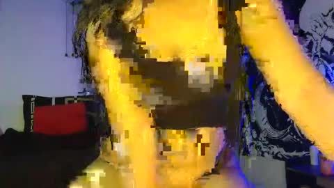 travisandnina online show from December 3, 2025, 4:27 pm