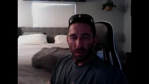 Snapshot of traviskenn chatting on December 8, 2024, 9:19 pm TravisKenn online show from December 8, 2024, 9:19 pm