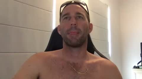 Snapshot of traviskenn chatting on February 1, 2025, 8:05 pm TravisKenn online show from February 1, 2025, 8:05 pm