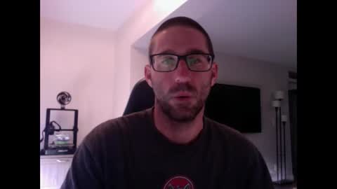 Snapshot of traviskenn chatting on March 6, 2025, 1:03 pm TravisKenn online show from March 6, 2025, 1:03 pm